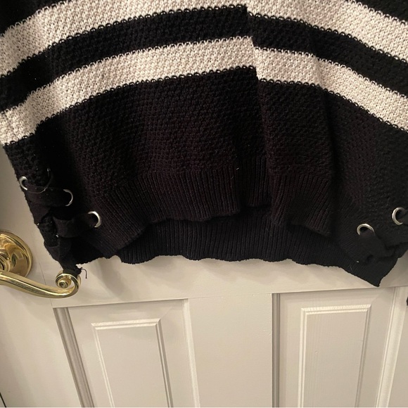 Cardigan - Picture 2 of 4